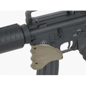 Magwell Grip for AR15/M4/M16 - black [CS]